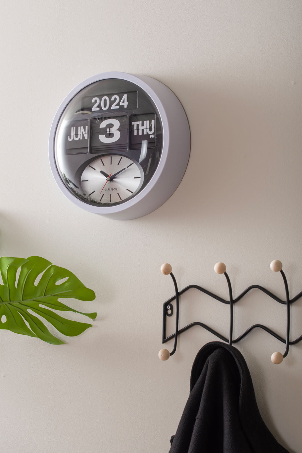 Karlsson vægur Round Flip – Hvid