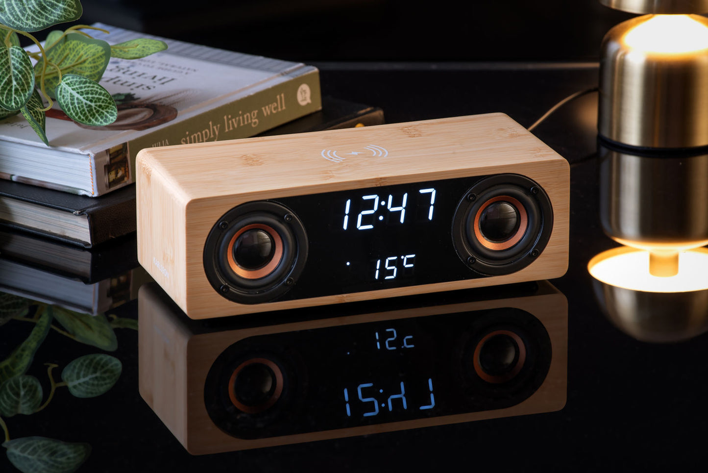 Karlsson vækkeur Classic BT Speaker med telefonoplader – Bambus