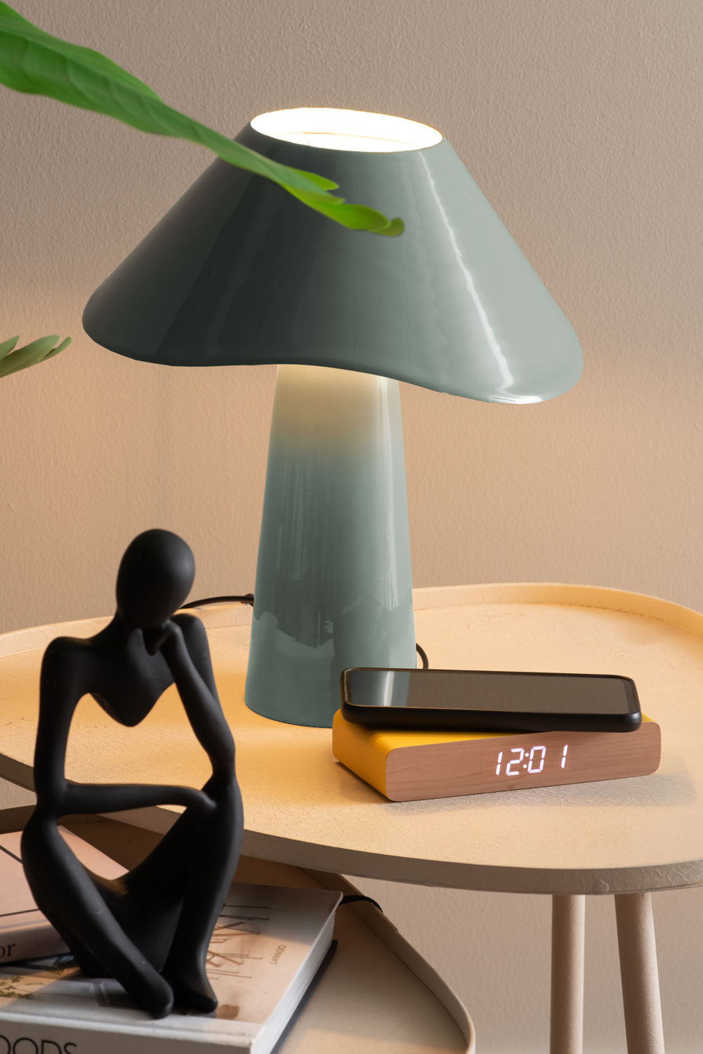 Leitmotiv bordlampe Ameno - støvet blå