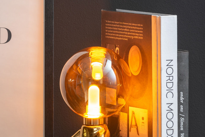 Leitmotiv bordlampe Joey – LED, guldbelagt keramik