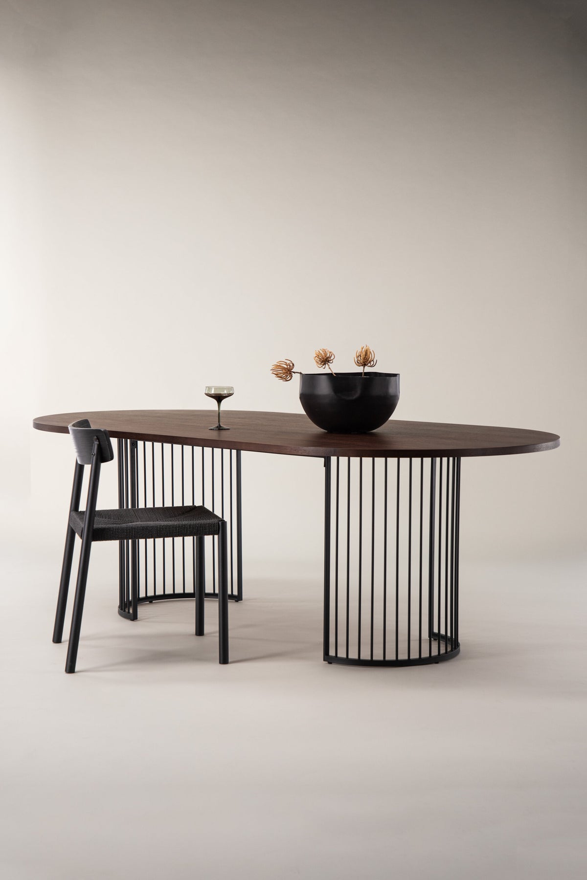 Hamneskär ovalt spisebord - 220 × 110 cm - sort, valnøddefarvet, mørk valnøddefarvet - billede 16
