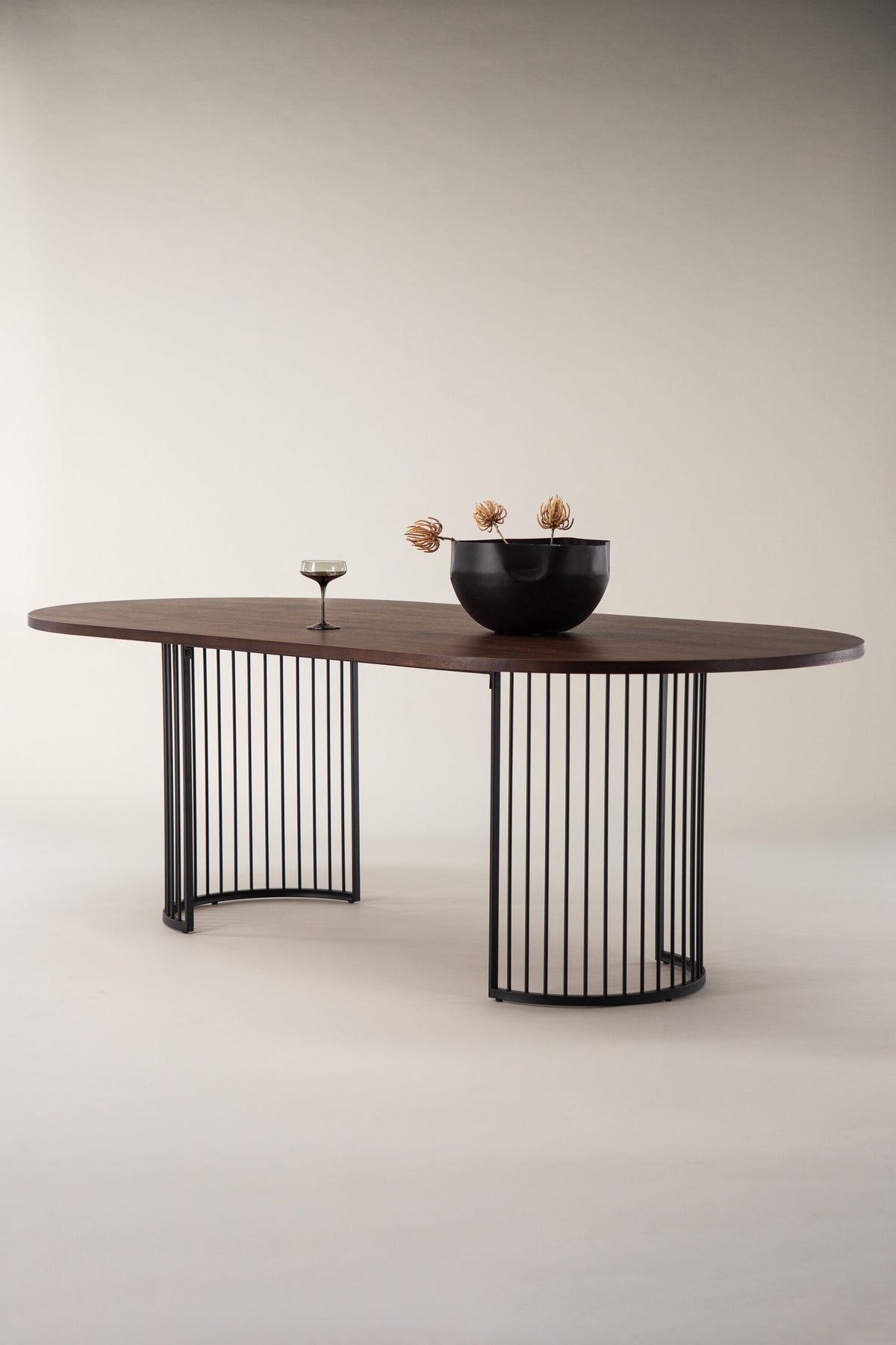 Hamneskär ovalt spisebord - 220 × 110 cm - sort, valnøddefarvet, mørk valnøddefarvet - billede 17
