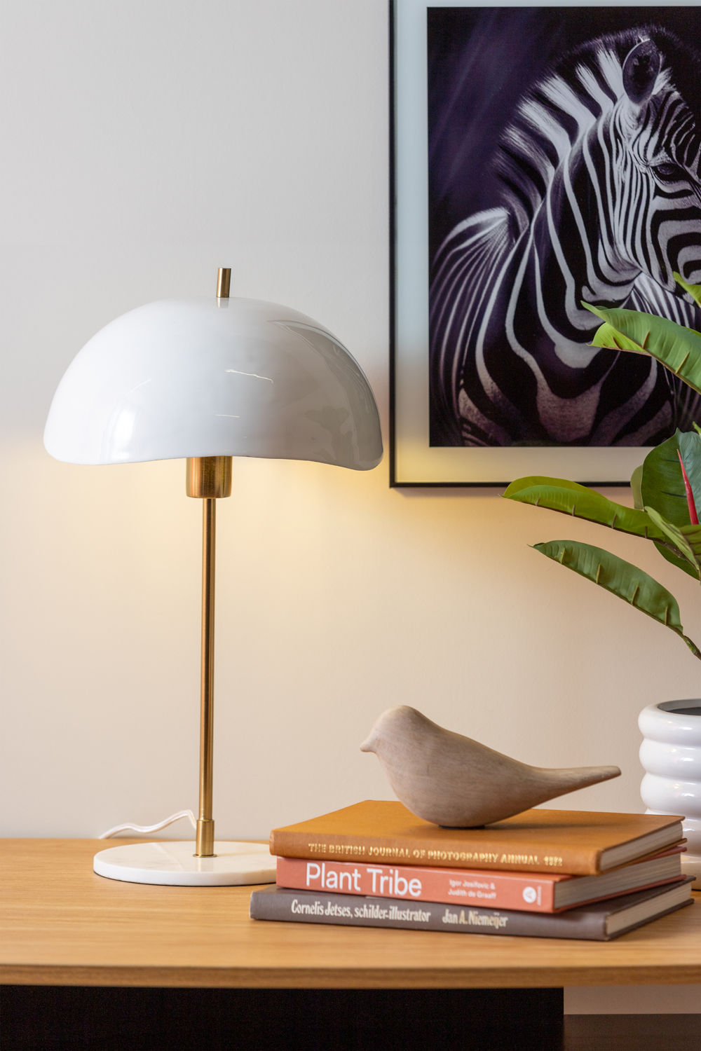 Leitmotiv bordlampe Waved Dome - hvid