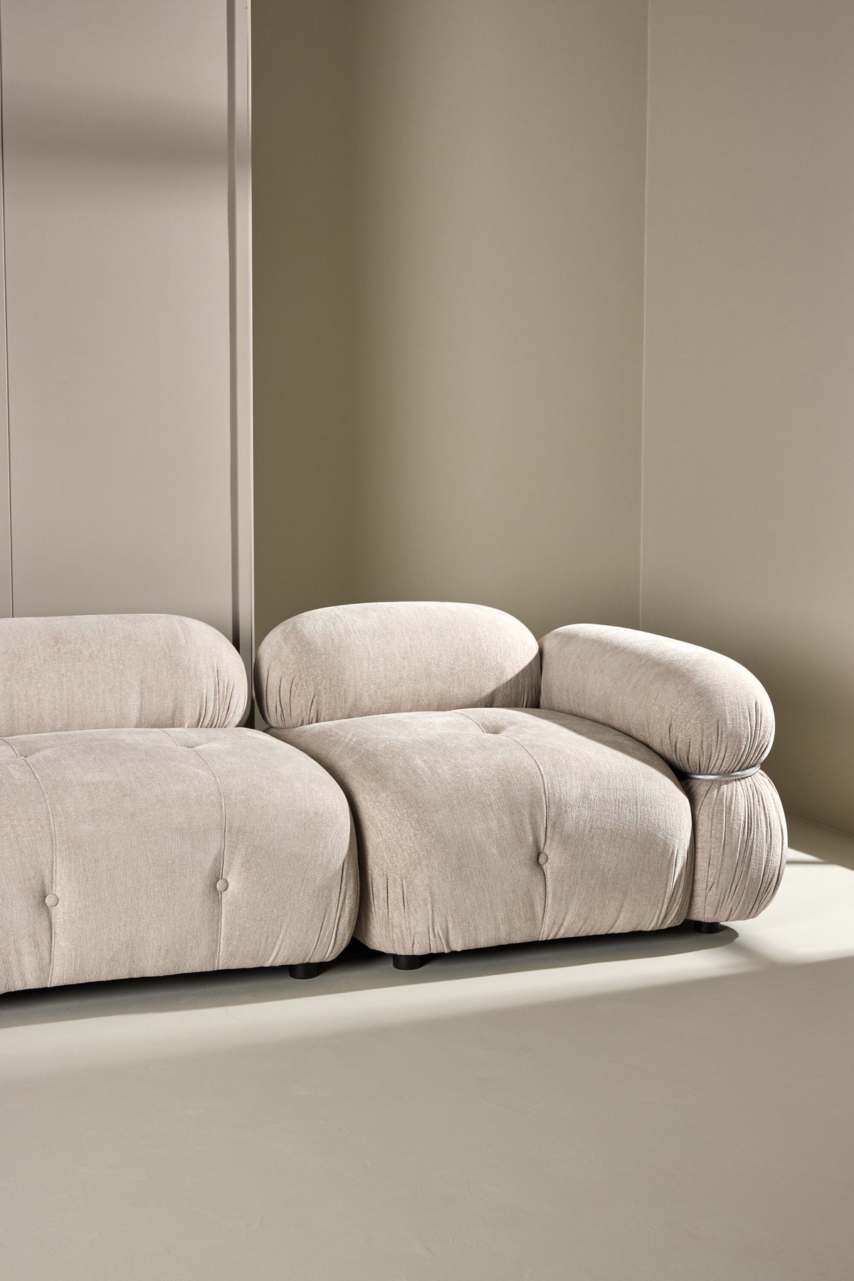 Mika 3-personers sofa - beige, sort, krom - billede 19