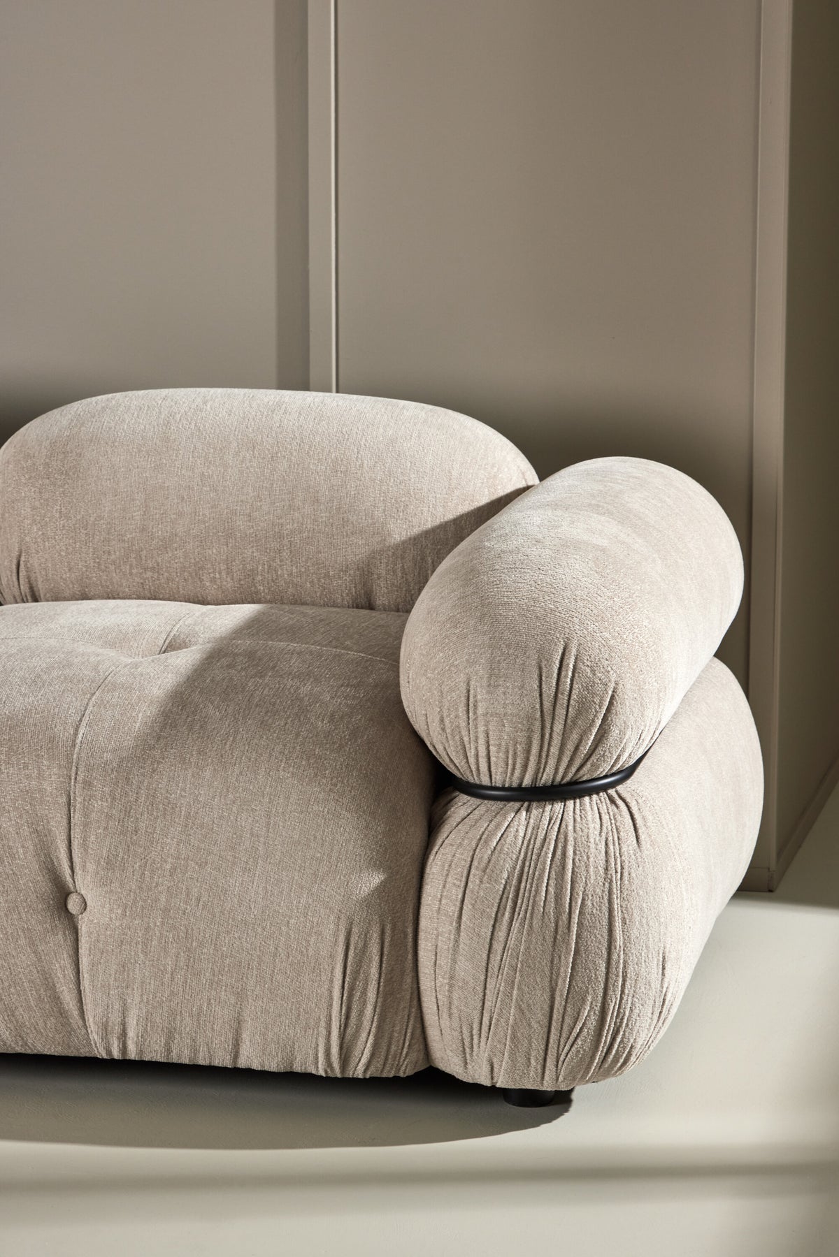 Mika 2-personers sofa - beige, sort - billede 24